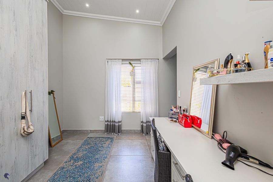 5 Bedroom Property for Sale in Myburgh Park Western Cape